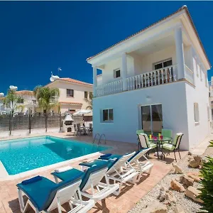 Carilisto Big 4 Bedrooms In Center Of Ayia Napa